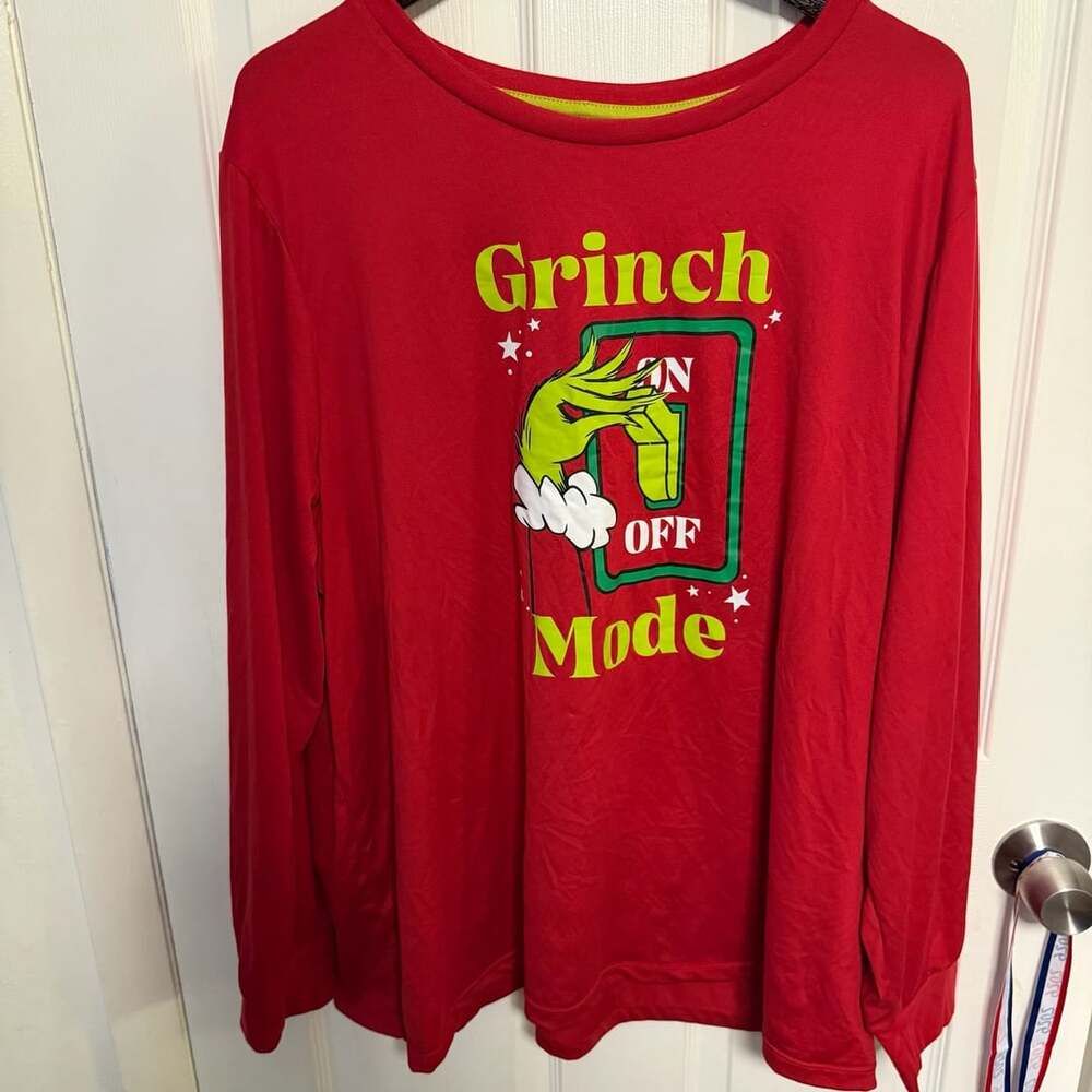 Dr. Seuss The Grinch Size 3X (22W-24W) Red Graphic Tee